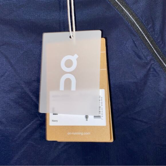 NEW Penn Relays On Running Women’s $140 Active Jacket Navy LG NWT - Picture 8 of 16